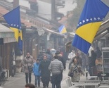 Atmosfera za Dan državnosti u bh. gradovima: Zastave i polaganje cvijeća