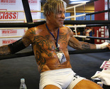 Sport koji mu je oštetio lice: Mickey Rourke se vraća boksu