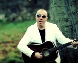 Adi Sinanović ima novi spot za pjesmu "Zabranjena ljubav"