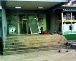 Razbojnici iščupali i džipom vukli bankomat, u bijegu pucali na policiju