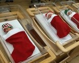 Slatki mali pokloni: Bebe poslane kućama u Božićnim čarapama