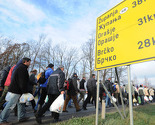 Oko 200 radnika nije htjelo čekati odluku Vlade TK, nastavili put prema granici