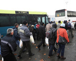 Orašje: Radnici autobusima krenuli za Tuzlu