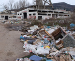 Napušteni objekt u Mostaru postao deponija smeća i okupljalište narkomana