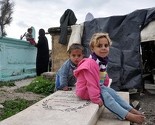 Palestinska djeca žive na groblju u Gazi