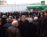 Izbori u Hrvatskoj: Haos na biralištu u Mostaru, više stotina ljudi čeka u redu