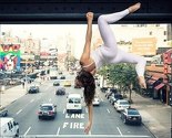 Slovenka Anja vježba jogu na ulicama New Yorka, Pariza, Madrida, Ljubljane...