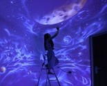 Fluorescentna magija: Skriveni sobni murali naslikani UV bojama