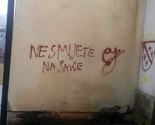 Zidovi pravoslavne crkve u Visokom išarani grafitima
