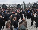 Suze i ruže na kovčegu: Hiljade ljudi na posljednjem ispraćaju Kemala Montena