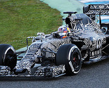 Red Bull predstavio "zebrasti" bolid