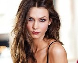Karli Kloss privlači poglede poput magneta