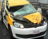 Najsretniji čovjek na svijetu: Krilo aviona uništilo auto, vozač odšetao i telefonirao