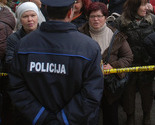 Tuzla: Dvije radnice povrijeđene u pokušaju da probiju policijski kordon ispred Skupštine TK