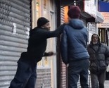 Kad smicalice krenu po zlu: Pitali prolaznike žele li "poke" i dobili batine