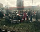 Teška saobraćajna nesreća u Sarajevu, automobil se prevrnuo na krov