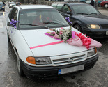 Zeničani ljepšim polovinama poklanjali cvijeće, kozmetiku, ali i automobile