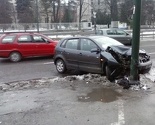 Sarajevo: Vozilom se zabio u stub ispred zgrade MUP-a