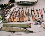 Policija otkrila automobil u kojem "teret" čine puške, bombe, zolja, municija...