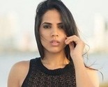 Atraktivna Amanda Caceres voli uživati i pozirati na plaži