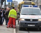 Motociklista udario djevojku dok je stajala na tramvajskoj stanici na Drveniji