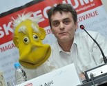 Upoznajte dr. Hećima i gospodina Spužvu: Učitelj Sabit Agić u radu s učenicima koristi lutke