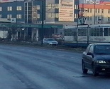 Vozilo završilo na tramvajskim šinama na Stupu