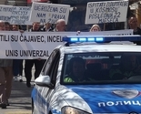 Radnici "Kosmosa" zabranili direktoru ulazak u firmu, od protesta ne odustaju
