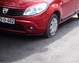 Na Vratniku izbušene gume na automobilima