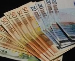 Srbija: Carinici u neseseru pronašli više od 90.000 eura