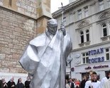 Nehotice otkinuli dio štapa na spomeniku papi Ivanu Pavlu II u Sarajevu