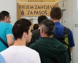 Kao i svake godine: Povećavaju se redovi za pasoše, početkom maja predato 3.146 zahtjeva