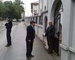 U Vlasenici novinari i policija ispred džamije zbog lažne najave isticanja zastave s ljiljanima