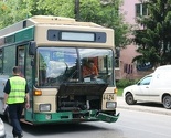 Jedna osoba povrijeđena u sudaru automobila i trolejbusa na Grbavici