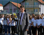 Uposlenici Desete OŠ podržali pritvorenog direktora i nagovarali učenike da o njemu lijepo pričaju