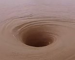 Misteriozni vrtlog u jezeru Texoma "guta" vodu