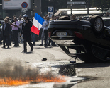 Blokirane ulice, prevrnuti automobili: Haos u Parizu na protestima taksista protiv Ubera
