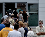 Grci u redovima ispred bankomata zbog straha od izlaska iz eurozone