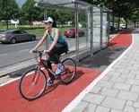 Samo kod nas: Biciklistička staza na Alipašinom Polju prolazi kroz stajalište za autobus