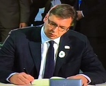 Sa Cvijetom Srebrenice za reverom Vučić se upisao u knjigu žalosti
