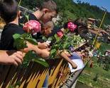 Goražde dijeli bol Srebrenice: Cvijeće zaplovilo Drinom