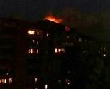 Gorjelo potkrovlje zgrade u sarajevskom naselju Dobrinja