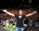 Kakanj: Više od 15 hiljada ljudi uz vatromet dočekalo Amela Tuku