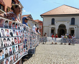 Tužni mimohod žena Srebrenice u Tuzli