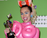 Miley Cyrus i Nicki Minaj imale okršaj uživo tokom dodjele MTV VMA nagrada