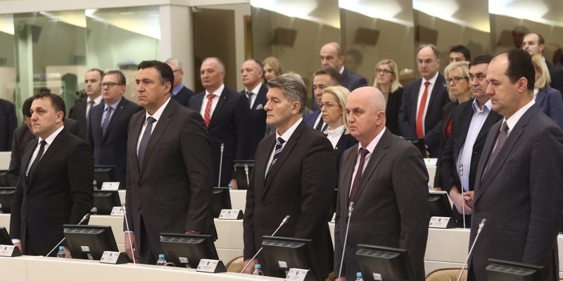 Socijaldemokrate traže smanjenje plata: Ministri i parlamentarci ...