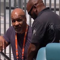 "Hrabri" član osiguranja zaustavio Tysona zbog rigoroznog pravila, pogledajte reakciju legendarnog boksera