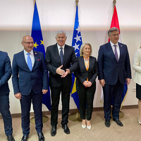 Hrvatska delegacija na čelu s Plenkovićem stigla u Mostar, sastali se sa Čovićem i Krišto