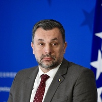 Konaković ismijava vlast u RS-u jer će primati platu "na ruke": Sljedeća faza je roba umjesto novca