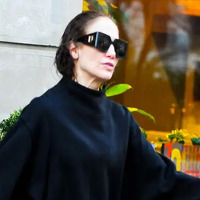 Jennifer Lopez zabrinula fanove: Pošetala gradom u crnoj odjeći nesređene kose i bez šminke